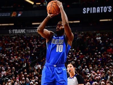 PHOENIX, AZ - DECEMBER 25: Tim Hardaway Jr. #10 of the Dallas Mavericks shoots a three point basket during the game against the Phoenix Suns on December 25, 2023 at Footprint Center in Phoenix, Arizona. NOTE TO USER: User expressly acknowledges and agrees that, by downloading and or using this photograph, user is consenting to the terms and conditions of the Getty Images License Agreement. Mandatory Copyright Notice: Copyright 2023 NBAE (Photo by Barry Gossage/NBAE via Getty Images)