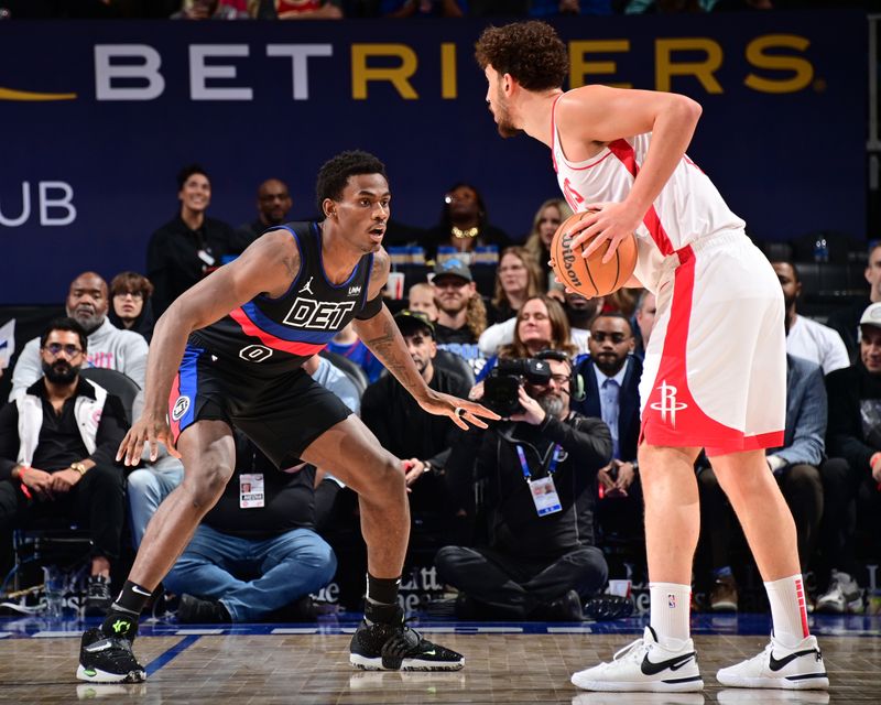 DETROIT, MI - JANUARY 12: Jalen Duren #0 of the Detroit Pistons plays defense during the game against the Houston Rockets on January 12, 2024 at Little Caesars Arena in Detroit, Michigan. NOTE TO USER: User expressly acknowledges and agrees that, by downloading and/or using this photograph, User is consenting to the terms and conditions of the Getty Images License Agreement. Mandatory Copyright Notice: Copyright 2024 NBAE (Photo by Chris Schwegler/NBAE via Getty Images)