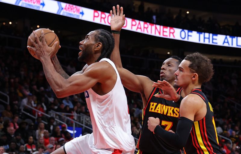 ATLANTA, GEORGIA - FEBRUARY 05:  Kawhi Leonard #2 of the LA Clippers attacks the basket against Onyeka Okongwu #17 and Trae Young #11 of the Atlanta Hawks during the fourth quarter at State Farm Arena on February 05, 2024 in Atlanta, Georgia.  NOTE TO USER: User expressly acknowledges and agrees that, by downloading and/or using this photograph, user is consenting to the terms and conditions of the Getty Images License Agreement.  (Photo by Kevin C. Cox/Getty Images)