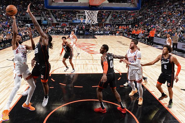 DETROIT, MI - NOVEMBER 5: Kevin Durant #35 of the Phoenix Suns shoots the ball during the game against the Detroit Pistons on November 5, 2023 at Little Caesars Arena in Detroit, Michigan. NOTE TO USER: User expressly acknowledges and agrees that, by downloading and/or using this photograph, User is consenting to the terms and conditions of the Getty Images License Agreement. Mandatory Copyright Notice: Copyright 2023 NBAE (Photo by Chris Schwegler/NBAE via Getty Images)