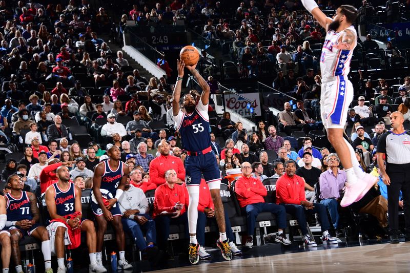 INGLEWOOD, CA - NOVEMBER 6: Derrick Jones Jr. #55 of the LA Clippers shoots a three point basket during the game against the Philadelphia 76ers on November 6, 2024 at Intuit Dome in Los Angeles, California. NOTE TO USER: User expressly acknowledges and agrees that, by downloading and/or using this Photograph, user is consenting to the terms and conditions of the Getty Images License Agreement. Mandatory Copyright Notice: Copyright 2024 NBAE (Photo by Adam Pantozzi/NBAE via Getty Images)