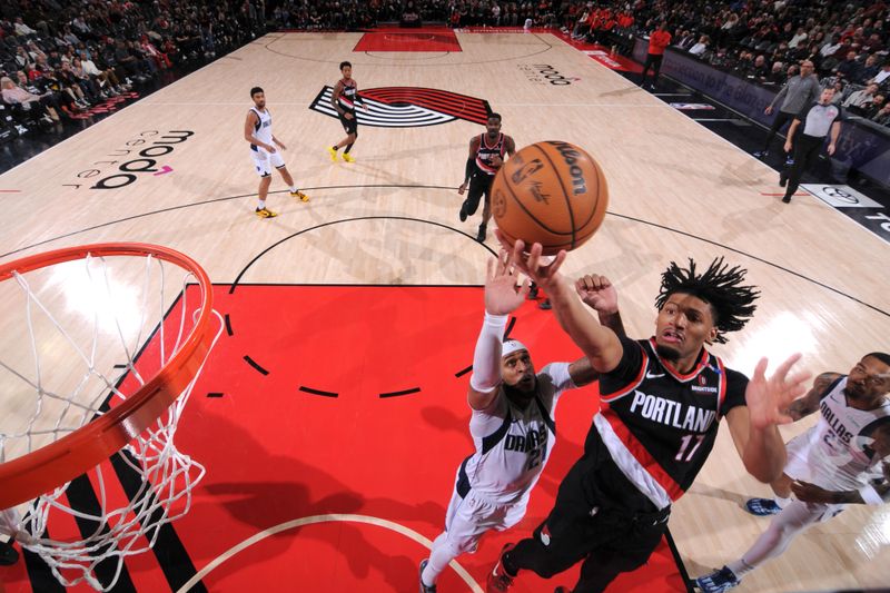 PORTLAND, OR - DECEMBER 1: Shaedon Sharpe #17 of the Portland Trail Blazers drives to the basket during the game against the Dallas Mavericks on December 1, 2024 at the Moda Center Arena in Portland, Oregon. NOTE TO USER: User expressly acknowledges and agrees that, by downloading and or using this photograph, user is consenting to the terms and conditions of the Getty Images License Agreement. Mandatory Copyright Notice: Copyright 2024 NBAE (Photo by Cameron Browne/NBAE via Getty Images)