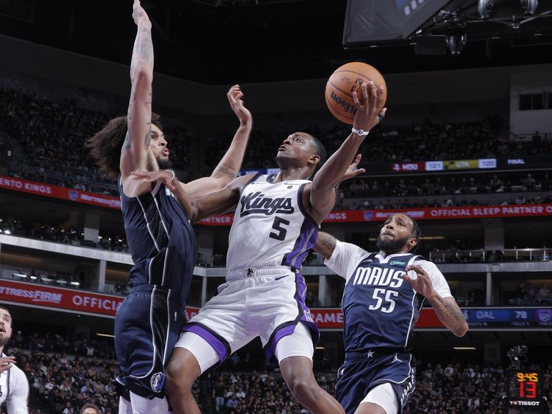 SACRAMENTO, CA - MARCH 29:  De'Aaron Fox #5 of the Sacramento Kings goes to the basket during the game on March 29, 2024 at Golden 1 Center in Sacramento, California. NOTE TO USER: User expressly acknowledges and agrees that, by downloading and or using this Photograph, user is consenting to the terms and conditions of the Getty Images License Agreement. Mandatory Copyright Notice: Copyright 2024 NBAE (Photo by Rocky Widner/NBAE via Getty Images)