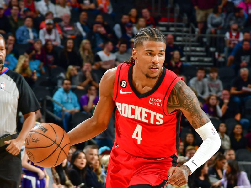 PHOENIX, AZ - DECEMBER 2:  Jalen Green #4 of the Houston Rockets drives to the basket during the game against the Phoenix Suns  on December 2, 2022 at Footprint Center in Phoenix, Arizona. NOTE TO USER: User expressly acknowledges and agrees that, by downloading and or using this photograph, user is consenting to the terms and conditions of the Getty Images License Agreement. Mandatory Copyright Notice: Copyright 2022 NBAE (Photo by Kate Frese/NBAE via Getty Images)