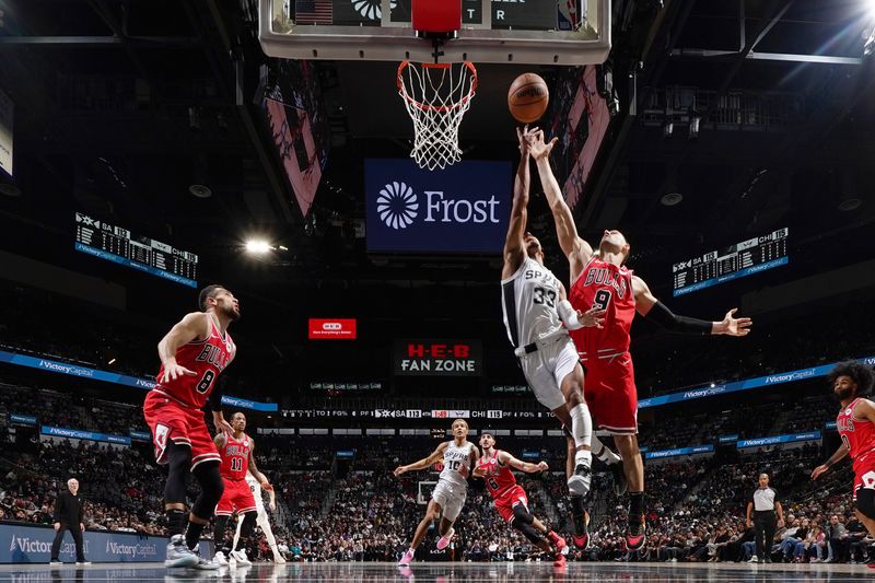 SAN ANTONIO, TX - JANUARY 13: Tre Jones #33 of the San Antonio Spurs drives to the basket during the game against the Chicago Bulls on January 13, 2024 at the Frost Bank Center in San Antonio, Texas. NOTE TO USER: User expressly acknowledges and agrees that, by downloading and or using this photograph, user is consenting to the terms and conditions of the Getty Images License Agreement. Mandatory Copyright Notice: Copyright 2024 NBAE (Photos by Darren Carroll/NBAE via Getty Images)