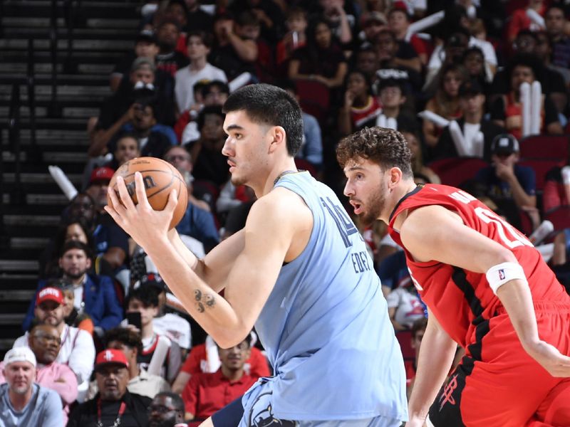 HOUSTON, TX - OCTOBER 25: Zach Edey #14 of the Memphis Grizzlies handles the ball during the game against the Houston Rockets on October 25, 2024 at the Toyota Center in Houston, Texas. NOTE TO USER: User expressly acknowledges and agrees that, by downloading and or using this photograph, User is consenting to the terms and conditions of the Getty Images License Agreement. Mandatory Copyright Notice: Copyright 2024 NBAE (Photo by Logan Riely/NBAE via Getty Images)