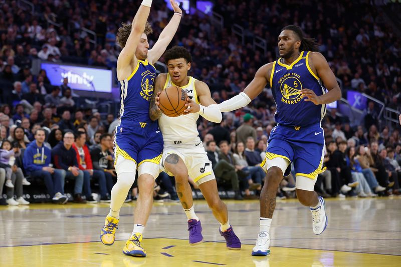 SAN FRANCISCO, CALIFORNIA - JANUARY 28: Keyonte George #3 of the Utah Jazz drives to the basket against Brandin Podziemski #2 and Kevon Looney #5 of the Golden State Warriors in the third quarter at Chase Center on January 28, 2025 in San Francisco, California. NOTE TO USER: User expressly acknowledges and agrees that, by downloading and or using this photograph, User is consenting to the terms and conditions of the Getty Images License Agreement. (Photo by Lachlan Cunningham/Getty Images)