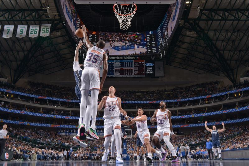 DALLAS, TX - NOVEMBER 8: Kevin Durant #35 of the Phoenix Suns blocks the ball during the game against the Dallas Mavericks on November 6, 2024 at the American Airlines Center in Dallas, Texas. NOTE TO USER: User expressly acknowledges and agrees that, by downloading and or using this photograph, User is consenting to the terms and conditions of the Getty Images License Agreement. Mandatory Copyright Notice: Copyright 2024 NBAE (Photo by Glenn James/NBAE via Getty Images)