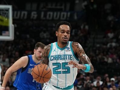 DALLAS, TX - NOVEMBER 5: P.J. Washington #25 of the Charlotte Hornets dribbles the ball during the game against the Dallas Mavericks on November 5, 2023 at the American Airlines Center in Dallas, Texas. NOTE TO USER: User expressly acknowledges and agrees that, by downloading and or using this photograph, User is consenting to the terms and conditions of the Getty Images License Agreement. Mandatory Copyright Notice: Copyright 2023 NBAE (Photo by Glenn James/NBAE via Getty Images)