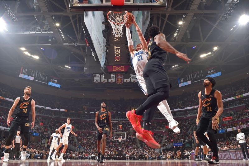 CLEVELAND, OH - NOVEMBER 1: Moritz Wagner #21 of the Orlando Magic dunks the ball during the game against the Cleveland Cavaliers on November 1, 2024 at Rocket Mortgage FieldHouse in Cleveland, Ohio. NOTE TO USER: User expressly acknowledges and agrees that, by downloading and/or using this Photograph, user is consenting to the terms and conditions of the Getty Images License Agreement. Mandatory Copyright Notice: Copyright 2024 NBAE (Photo by David Liam Kyle/NBAE via Getty Images)