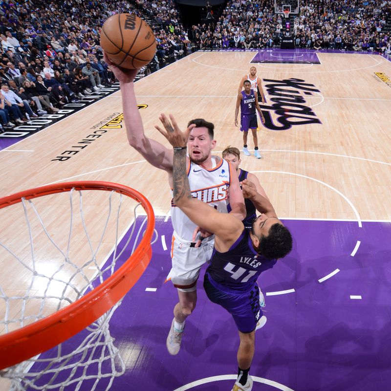 SACRAMENTO, CA - APRIL 12: Drew Eubanks #14 of the Phoenix Suns drives to the basket during the game against the Sacramento Kings on April 12, 2024 at Golden 1 Center in Sacramento, California. NOTE TO USER: User expressly acknowledges and agrees that, by downloading and or using this Photograph, user is consenting to the terms and conditions of the Getty Images License Agreement. Mandatory Copyright Notice: Copyright 2024 NBAE (Photo by Rocky Widner/NBAE via Getty Images)