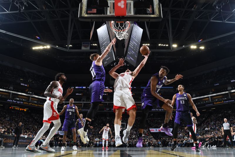 SACRAMENTO, CA - DECEMBER 3: Alperen Sengun #28 of the Houston Rockets drives to the basket during the game against the Sacramento Kings during the Emirates NBA Cup game on December 3, 2024 at Golden 1 Center in Sacramento, California. NOTE TO USER: User expressly acknowledges and agrees that, by downloading and or using this Photograph, user is consenting to the terms and conditions of the Getty Images License Agreement. Mandatory Copyright Notice: Copyright 2024 NBAE (Photo by Adam Pantozzi/NBAE via Getty Images)