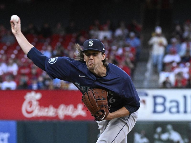 Sep 7, 2024; St. Louis, Missouri, USA; Seattle Mariners starting pitcher Logan Gilbert (36) pitches against the St. Louis Cardinals in the first inning at Busch Stadium. Mandatory Credit: Joe Puetz-Imagn Images