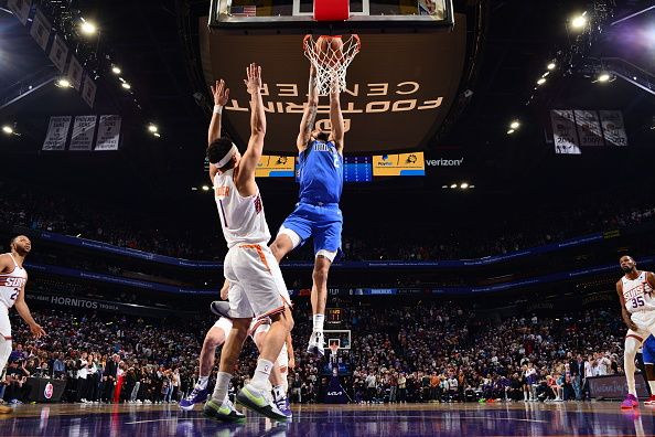 PHOENIX, AZ - DECEMBER 25: Dereck Lively II #2 of the Dallas Mavericks dunks the ball during the game against the Phoenix Suns on December 25, 2023 at Footprint Center in Phoenix, Arizona. NOTE TO USER: User expressly acknowledges and agrees that, by downloading and or using this photograph, user is consenting to the terms and conditions of the Getty Images License Agreement. Mandatory Copyright Notice: Copyright 2023 NBAE (Photo by Barry Gossage/NBAE via Getty Images)