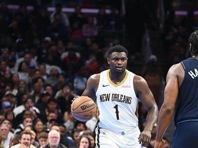 LOS ANGELES, CA - NOVEMBER 24: Zion Williamson #1 of the New Orleans Pelicans dribbles the ball during the game against the LA Clippers during the In-Season Tournament on November 24, 2023 at Crypto.Com Arena in Los Angeles, California. NOTE TO USER: User expressly acknowledges and agrees that, by downloading and/or using this Photograph, user is consenting to the terms and conditions of the Getty Images License Agreement. Mandatory Copyright Notice: Copyright 2023 NBAE (Photo by Tyler Ross/NBAE via Getty Images)