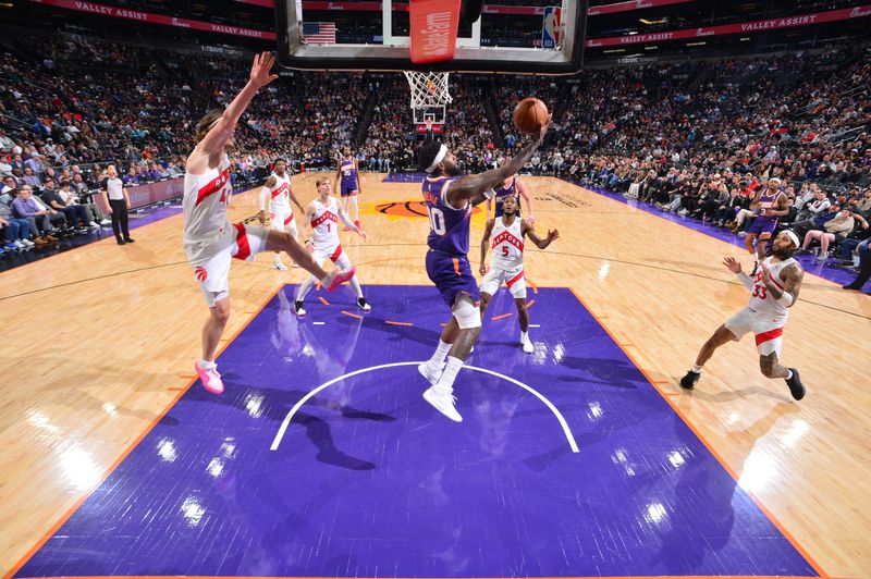 PHOENIX, AZ - MARCH 7: Royce O'Neale #00 of the Phoenix Suns drives to the basket during the game against the Toronto Raptors on March 7, 2024 at Footprint Center in Phoenix, Arizona. NOTE TO USER: User expressly acknowledges and agrees that, by downloading and or using this photograph, user is consenting to the terms and conditions of the Getty Images License Agreement. Mandatory Copyright Notice: Copyright 2024 NBAE (Photo by Kate Frese/NBAE via Getty Images)