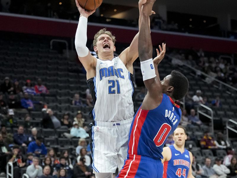 DETROIT, MICHIGAN - FEBRUARY 04: Moritz Wagner #21 of the Orlando Magic shoots the ball against Jalen Duren #0 of the Detroit Pistons during the first quarter at Little Caesars Arena on February 04, 2024 in Detroit, Michigan. NOTE TO USER: User expressly acknowledges and agrees that, by downloading and or using this photograph, User is consenting to the terms and conditions of the Getty Images License Agreement. (Photo by Nic Antaya/Getty Images)