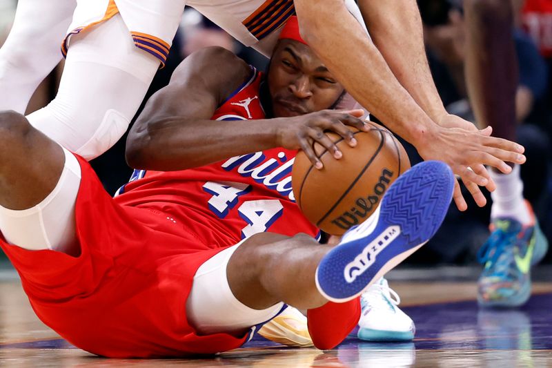 PHOENIX, ARIZONA - MARCH 20: Paul Reed #44 of the Philadelphia 76ers controls a loose ball during the second half against the Phoenix Suns at Footprint Center on March 20, 2024 in Phoenix, Arizona. NOTE TO USER: User expressly acknowledges and agrees that, by downloading and or using this photograph, User is consenting to the terms and conditions of the Getty Images License Agreement.  (Photo by Chris Coduto/Getty Images)