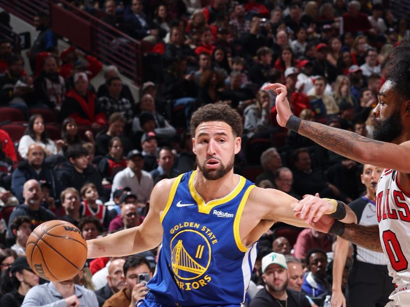 CHICAGO, IL - JANUARY 12: Klay Thompson #11 of the Golden State Warriors handles the ball during the game against the Chicago Bulls on January 12, 2024 at United Center in Chicago, Illinois. NOTE TO USER: User expressly acknowledges and agrees that, by downloading and or using this photograph, User is consenting to the terms and conditions of the Getty Images License Agreement. Mandatory Copyright Notice: Copyright 2024 NBAE (Photo by Jeff Haynes/NBAE via Getty Images)