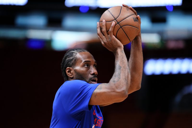 MIAMI, FLORIDA - FEBRUARY 04: Kawhi Leonard #2 of the LA Clippers warms up prior to a game against the Miami Heat at Kaseya Center on February 04, 2024 in Miami, Florida. User expressly acknowledges and agrees that, by downloading and or using this photograph, User is consenting to the terms and conditions of the Getty Images License Agreement. (Photo by Rich Storry/Getty Images)