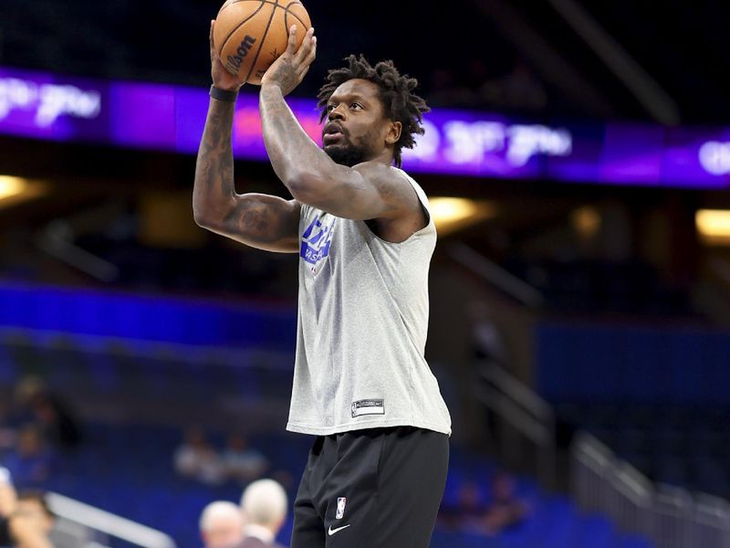 ORLANDO, FLORIDA - MARCH 23: Julius Randle #30 of the New York Knicks warms up prior to the game against the Orlando Magic at Amway Center on March 23, 2023 in Orlando, Florida. NOTE TO USER: User expressly acknowledges and agrees that, by downloading and or using this photograph, User is consenting to the terms and conditions of the Getty Images License Agreement. (Photo by Douglas P. DeFelice/Getty Images)