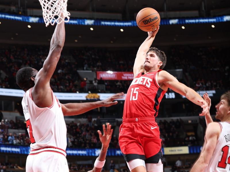 CHICAGO, IL - NOVEMBER 17:   Reed Sheppard #15 of the Houston Rockets dunks the ball during the game against the Chicago Bulls during a regular season game on November 17, 2024 at United Center in Chicago, Illinois. NOTE TO USER: User expressly acknowledges and agrees that, by downloading and or using this photograph, User is consenting to the terms and conditions of the Getty Images License Agreement. Mandatory Copyright Notice: Copyright 2024 NBAE (Photo by Jeff Haynes/NBAE via Getty Images)