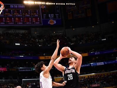 LOS ANGELES, CA - DECEMBER 2:  Alperen Sengun #28 of the Houston Rockets goes to the basket during the game on December 2, 2023 at Crypto.Com Arena in Los Angeles, California. NOTE TO USER: User expressly acknowledges and agrees that, by downloading and/or using this Photograph, user is consenting to the terms and conditions of the Getty Images License Agreement. Mandatory Copyright Notice: Copyright 2023 NBAE (Photo by Adam Pantozzi/NBAE via Getty Images)