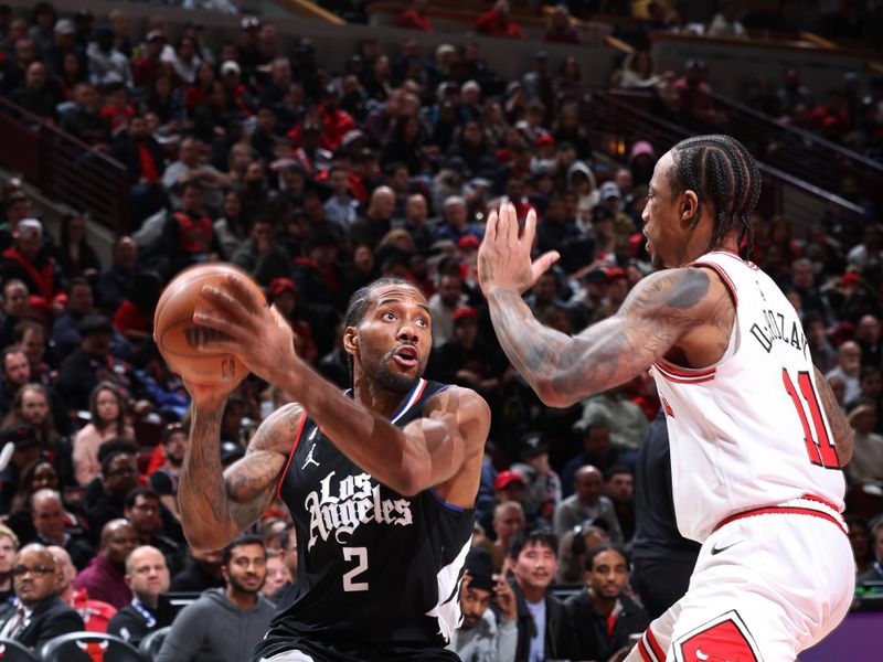 CHICAGO, IL - JANUARY 31: Kawhi Leonard #2 of the LA Clippers looks to pass the ball during the game against the Chicago Bulls on January 31, 2023 at United Center in Chicago, Illinois. NOTE TO USER: User expressly acknowledges and agrees that, by downloading and or using this photograph, User is consenting to the terms and conditions of the Getty Images License Agreement. Mandatory Copyright Notice: Copyright 2022 NBAE (Photo by Jeff Haynes/NBAE via Getty Images)