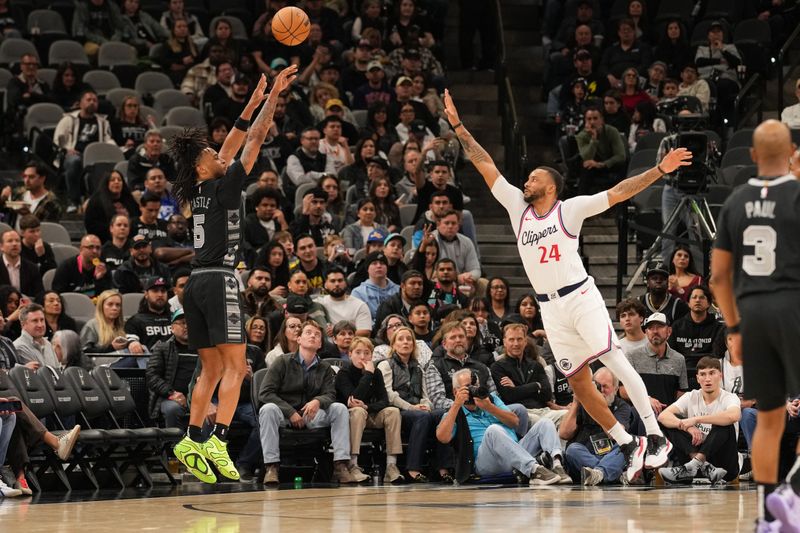 SAN ANTONIO, TX - JANUARY 29: Stephon Castle #5 of the San Antonio Spurs shoots the ball during the game against the LA Clippers on January 29, 2025 at the Frost Bank Center in San Antonio, Texas. NOTE TO USER: User expressly acknowledges and agrees that, by downloading and or using this photograph, user is consenting to the terms and conditions of the Getty Images License Agreement. Mandatory Copyright Notice: Copyright 2025 NBAE (Photos by Darren Carroll/NBAE via Getty Images)