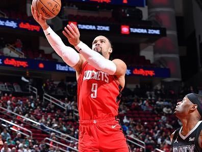 HOUSTON, TX - DECEMBER 11: Dillon Brooks #9 of the Houston Rockets drives to the basket during the game against the San Antonio Spurs on December 11, 2023 at the Toyota Center in Houston, Texas. NOTE TO USER: User expressly acknowledges and agrees that, by downloading and or using this photograph, User is consenting to the terms and conditions of the Getty Images License Agreement. Mandatory Copyright Notice: Copyright 2023 NBAE (Photo by Logan Riely/NBAE via Getty Images)