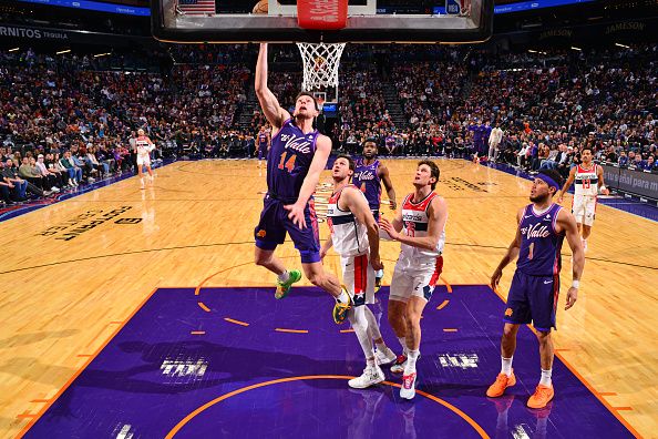 PHOENIX, AZ - DECEMBER 17: Drew Eubanks #14 of the Phoenix Suns drives to the basket during the game against the Washington Wizards on December 17, 2023 at Footprint Center in Phoenix, Arizona. NOTE TO USER: User expressly acknowledges and agrees that, by downloading and or using this photograph, user is consenting to the terms and conditions of the Getty Images License Agreement. Mandatory Copyright Notice: Copyright 2023 NBAE (Photo by Barry Gossage/NBAE via Getty Images)