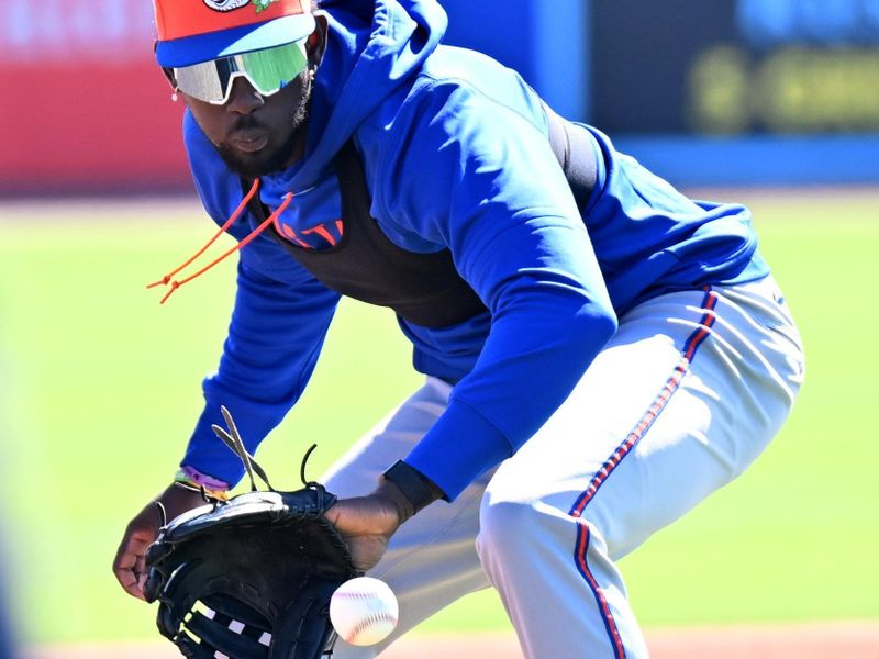 Blue Jays' Ninth-Inning Rally Falls Short Against Mets in Dunedin