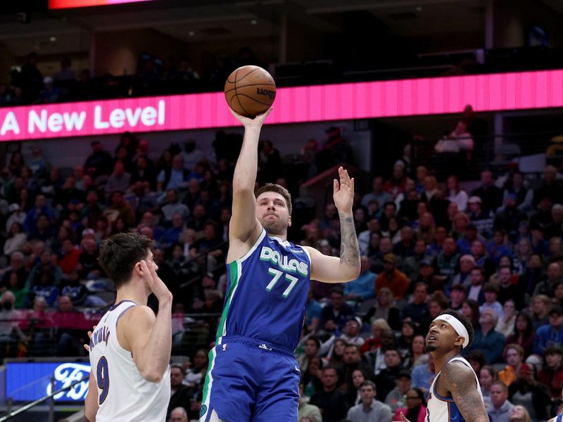 DALLAS, TEXAS - JANUARY 24: Luka Doncic #77 of the Dallas Mavericks drives to the basket against Deni Avdija #9 of the Washington Wizards in the first quarter at American Airlines Center on January 24, 2023 in Dallas, Texas. NOTE TO USER: User expressly acknowledges and agrees that, by downloading and or using this photograph, User is consenting to the terms and conditions of the Getty Images License Agreement. (Photo by Tom Pennington/Getty Images)