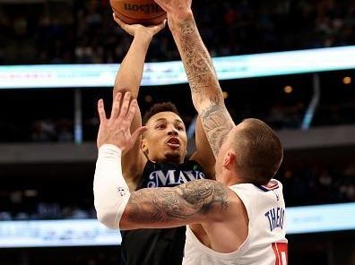 DALLAS, TEXAS - DECEMBER 20: Dante Exum #0 of the Dallas Mavericks shoots the ball against Daniel Theis #10 of the LA Clippers in the first half at American Airlines Center on December 20, 2023 in Dallas, Texas. NOTE TO USER: User expressly acknowledges and agrees that, by downloading and or using this photograph, User is consenting to the terms and conditions of the Getty Images License Agreement. (Photo by Tim Heitman/Getty Images)