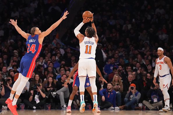 NEW YORK, NY - NOVEMBER 30: Jalen Brunson #11 of the New York Knicks shoots the ball during the game against the Detroit Pistons on November 30, 2023 at Madison Square Garden in New York City, New York.  NOTE TO USER: User expressly acknowledges and agrees that, by downloading and or using this photograph, User is consenting to the terms and conditions of the Getty Images License Agreement. Mandatory Copyright Notice: Copyright 2023 NBAE  (Photo by Jesse D. Garrabrant/NBAE via Getty Images)