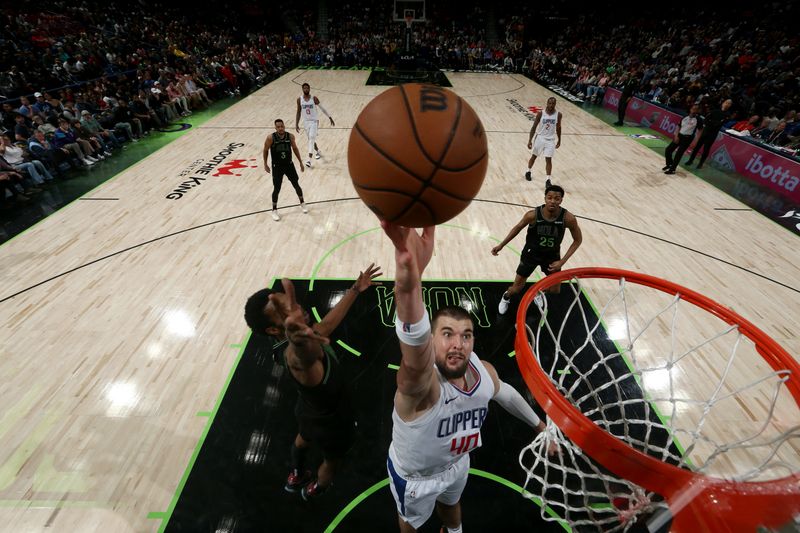 NEW ORLEANS, LA - MARCH 15: Ivica Zubac #40 of the LA Clippers shoots the ball during the game against the New Orleans Pelicans on March 15, 2024 at the Smoothie King Center in New Orleans, Louisiana. NOTE TO USER: User expressly acknowledges and agrees that, by downloading and or using this Photograph, user is consenting to the terms and conditions of the Getty Images License Agreement. Mandatory Copyright Notice: Copyright 2024 NBAE (Photo by Layne Murdoch Jr./NBAE via Getty Images)