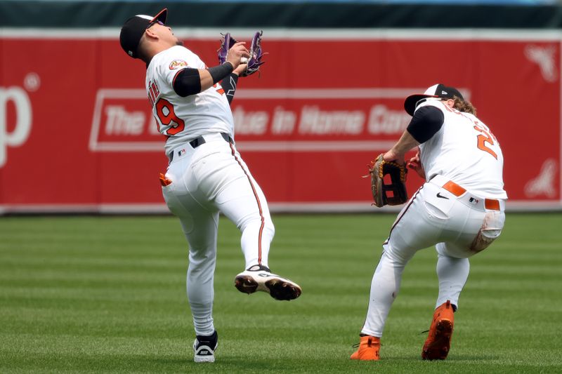 Jun 1, 2025; Baltimore, Maryland, USA; Baltimore Orioles third baseman Ramon Urias (29) makes a catch for an out during the first inning against the Chicago White Sox at Oriole Park at Camden Yards. Mandatory Credit: Daniel Kucin Jr.-Imagn Images