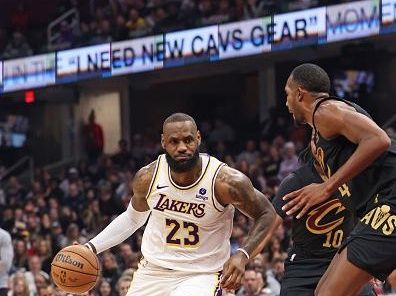 CLEVELAND, OH - NOVEMBER 25: LeBron James #23 of the Los Angeles Lakers dribbles the ball during the game against the Cleveland Cavaliers on November 25, 2023 at Rocket Mortgage FieldHouse in Cleveland, Ohio. NOTE TO USER: User expressly acknowledges and agrees that, by downloading and/or using this Photograph, user is consenting to the terms and conditions of the Getty Images License Agreement. Mandatory Copyright Notice: Copyright 2023 NBAE (Photo by  Lauren Leigh Bacho/NBAE via Getty Images)