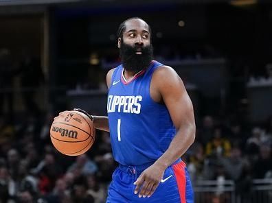 INDIANAPOLIS, INDIANA - DECEMBER 18: James Harden #1 of the Los Angeles Clippers dribbles the ball in the fourth quarter against the Indiana Pacers at Gainbridge Fieldhouse on December 18, 2023 in Indianapolis, Indiana. NOTE TO USER: User expressly acknowledges and agrees that, by downloading and or using this photograph, User is consenting to the terms and conditions of the Getty Images License Agreement. (Photo by Dylan Buell/Getty Images)