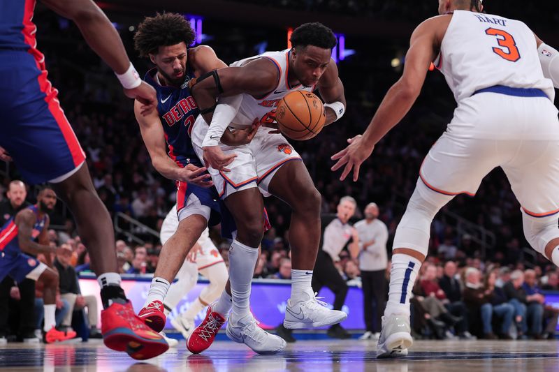 NEW YORK, NEW YORK - JANUARY 13: OG Anunoby #8 of the New York Knicks steals the ball from Cade Cunningham #2 of the Detroit Pistons during the fourth quarter of the game at Madison Square Garden on January 13, 2025 in New York City. NOTE TO USER: User expressly acknowledges and agrees that, by downloading and or using this photograph, User is consenting to the terms and conditions of the Getty Images License Agreement. (Photo by Dustin Satloff/Getty Images)