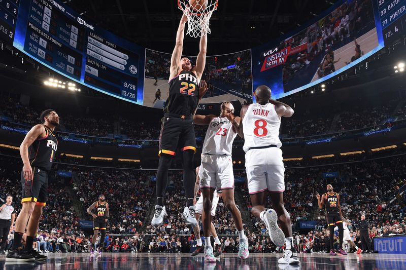 INGLEWOOD, CA - OCTOBER 31: Mason Plumlee #22 of the Phoenix Suns dunks the ball during the game against the LA Clippers on October 31, 2024 at Intuit Dome in Los Angeles, California. NOTE TO USER: User expressly acknowledges and agrees that, by downloading and/or using this Photograph, user is consenting to the terms and conditions of the Getty Images License Agreement. Mandatory Copyright Notice: Copyright 2024 NBAE (Photo by Juan Ocampo/NBAE via Getty Images)