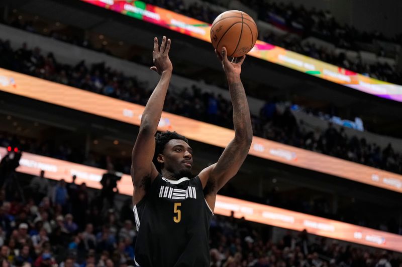 DALLAS, TEXAS - JANUARY 09: Vince Williams Jr. #5 of the Memphis Grizzlies shoots during the second half against the Dallas Mavericks at American Airlines Center on January 09, 2024 in Dallas, Texas. NOTE TO USER: User expressly acknowledges and agrees that, by downloading and or using this photograph, User is consenting to the terms and conditions of the Getty Images License Agreement. (Photo by Sam Hodde/Getty Images)