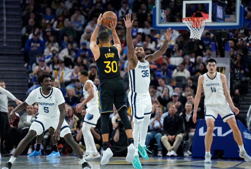 SAN FRANCISCO, CALIFORNIA - NOVEMBER 15: Stephen Curry #30 of the Golden State Warriors shoots a three-point shot over Marcus Smart #36 of the Memphis Grizzlies in the third quarter during the Emirates NBA Cup game at Chase Center on November 15, 2024 in San Francisco, California. NOTE TO USER: User expressly acknowledges and agrees that, by downloading and or using this photograph, User is consenting to the terms and conditions of the Getty Images License Agreement. (Photo by Thearon W. Henderson/Getty Images)