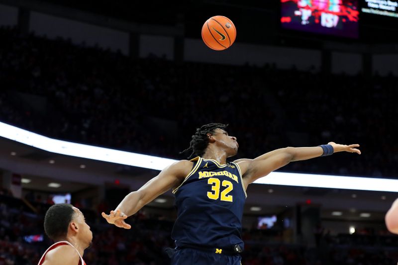 Mar 3, 2024; Columbus, Ohio, USA; Michigan Wolverines forward Tarris Reed Jr. (32) loses the ball drives to the basket as Ohio State Buckeyes forward Zed Key (23) defends during the first half at Value City Arena. Mandatory Credit: Joseph Maiorana-USA TODAY Sports