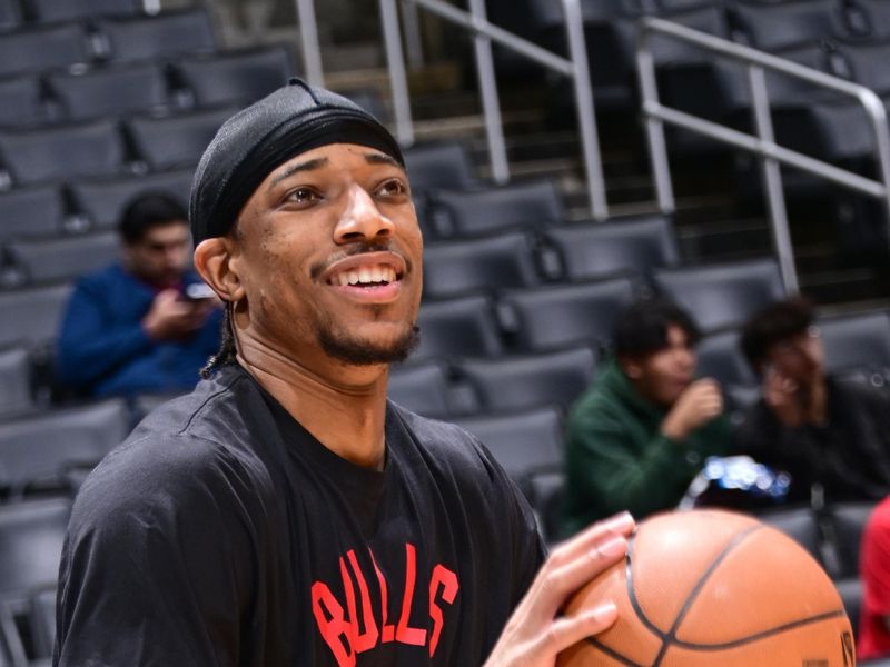 LOS ANGELES, CA - MARCH 27: DeMar DeRozan #11 of the Chicago Bulls warms up prior to the game against the LA Clippers on March 27, 2023 at Crypto.Com Arena in Los Angeles, California. NOTE TO USER: User expressly acknowledges and agrees that, by downloading and/or using this Photograph, user is consenting to the terms and conditions of the Getty Images License Agreement. Mandatory Copyright Notice: Copyright 2023 NBAE (Photo by Adam Pantozzi/NBAE via Getty Images)