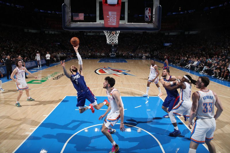 OKLAHOMA CITY, OK - FEBRUARY 22: Amir Coffey #7 of the LA Clippers drives to the basket during the game against the Oklahoma City Thunder on February 22SF, 2024 at Paycom Arena in Oklahoma City, Oklahoma. NOTE TO USER: User expressly acknowledges and agrees that, by downloading and or using this photograph, User is consenting to the terms and conditions of the Getty Images License Agreement. Mandatory Copyright Notice: Copyright 2024 NBAE (Photo by Zach Beeker/NBAE via Getty Images)