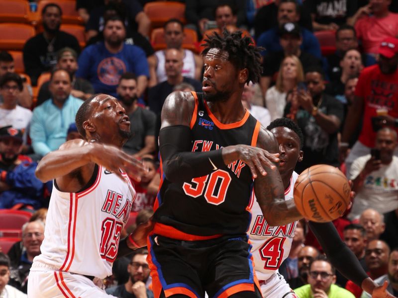 MIAMI, FL - MARCH 3: Julius Randle #30 of the New York Knicks looks to pass the ball during the game against the Miami Heat on March 3, 2023 at Miami-Dade Arena in Miami, Florida. NOTE TO USER: User expressly acknowledges and agrees that, by downloading and or using this Photograph, user is consenting to the terms and conditions of the Getty Images License Agreement. Mandatory Copyright Notice: Copyright 2023 NBAE (Photo by Issac Baldizon/NBAE via Getty Images)