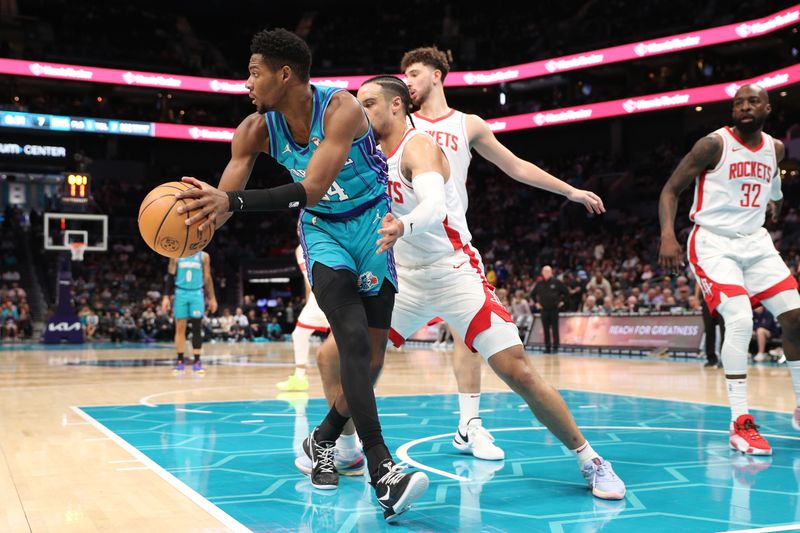 CHARLOTTE, NC - JANUARY 26:  Brandon Miller #24 of the Charlotte Hornets handles the ball during the game against the Houston Rockets on January 26, 2024 at Spectrum Center in Charlotte, North Carolina. NOTE TO USER: User expressly acknowledges and agrees that, by downloading and or using this photograph, User is consenting to the terms and conditions of the Getty Images License Agreement.  Mandatory Copyright Notice:  Copyright 2024 NBAE (Photo by Brock Williams-Smith/NBAE via Getty Images)