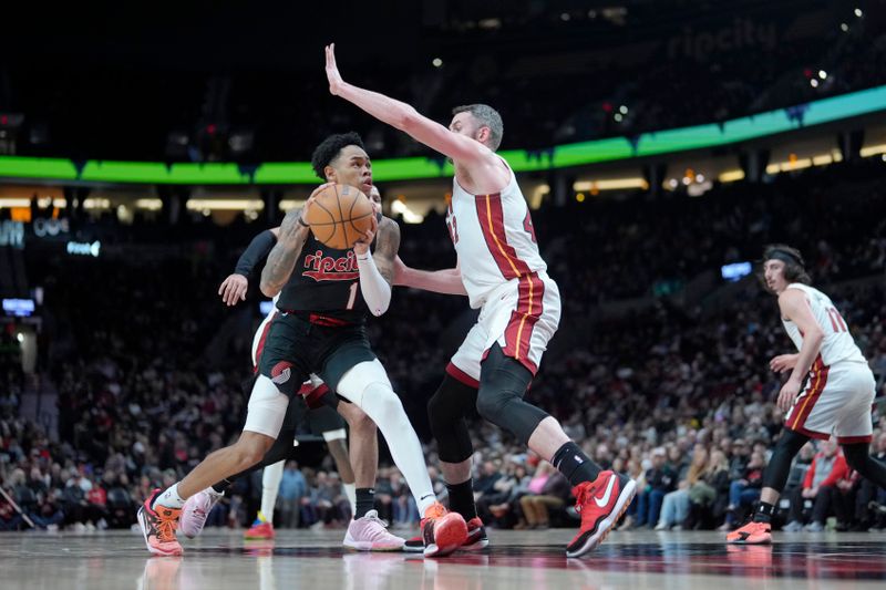 PORTLAND, OREGON - FEBRUARY 27: Anfernee Simons #1 of the Portland Trail Blazers drives to the basket against Kevin Love #42 of the Miami Heat during the first half at Moda Center on February 27, 2024 in Portland, Oregon. NOTE TO USER: User expressly acknowledges and agrees that, by downloading and or using this photograph, User is consenting to the terms and conditions of the Getty Images License Agreement. (Photo by Soobum Im/Getty Images)