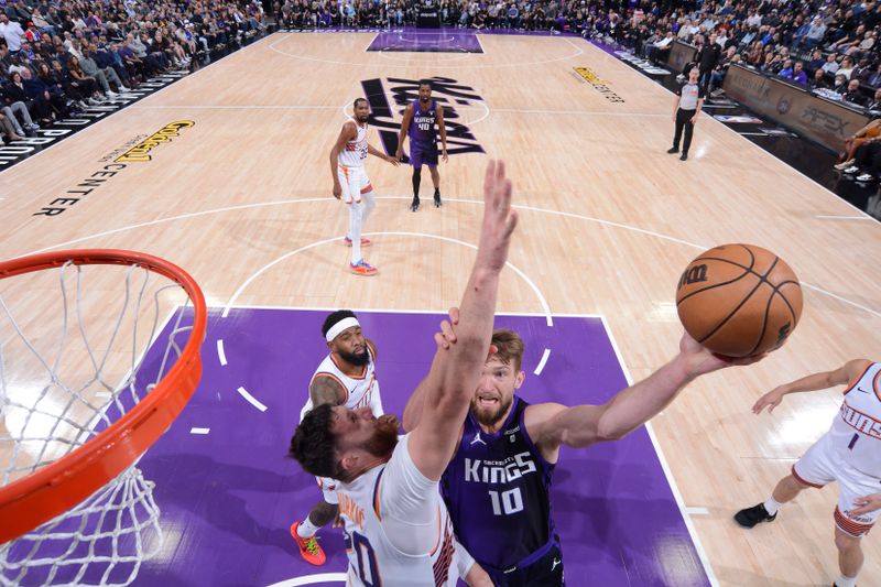 SACRAMENTO, CA - APRIL 12: Domantas Sabonis #10 of the Sacramento Kings drives to the basket during the game against the Phoenix Suns on April 12, 2024 at Golden 1 Center in Sacramento, California. NOTE TO USER: User expressly acknowledges and agrees that, by downloading and or using this Photograph, user is consenting to the terms and conditions of the Getty Images License Agreement. Mandatory Copyright Notice: Copyright 2024 NBAE (Photo by Rocky Widner/NBAE via Getty Images)